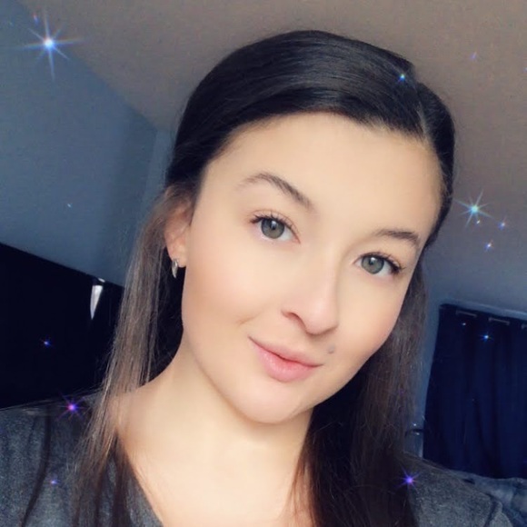 Meet your Posher, Davianna - Picture 2 of 2